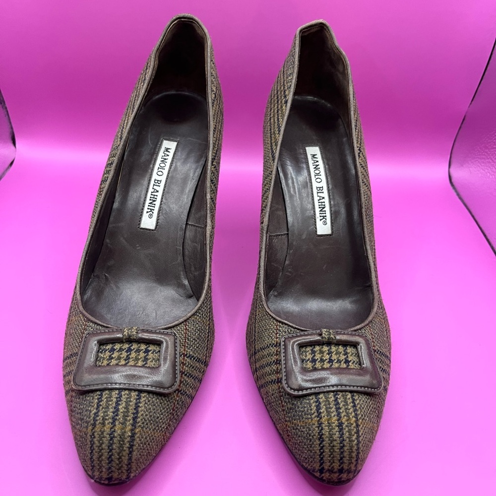 Manolo Blahnik women’s size 39.5 Elegant Brown Plaid Heels with leather buckle